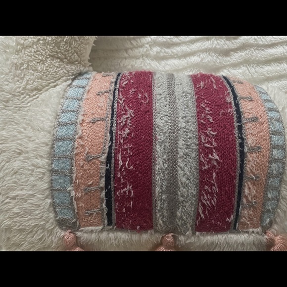 Fluffy lama decor pillow - Picture 4 of 5